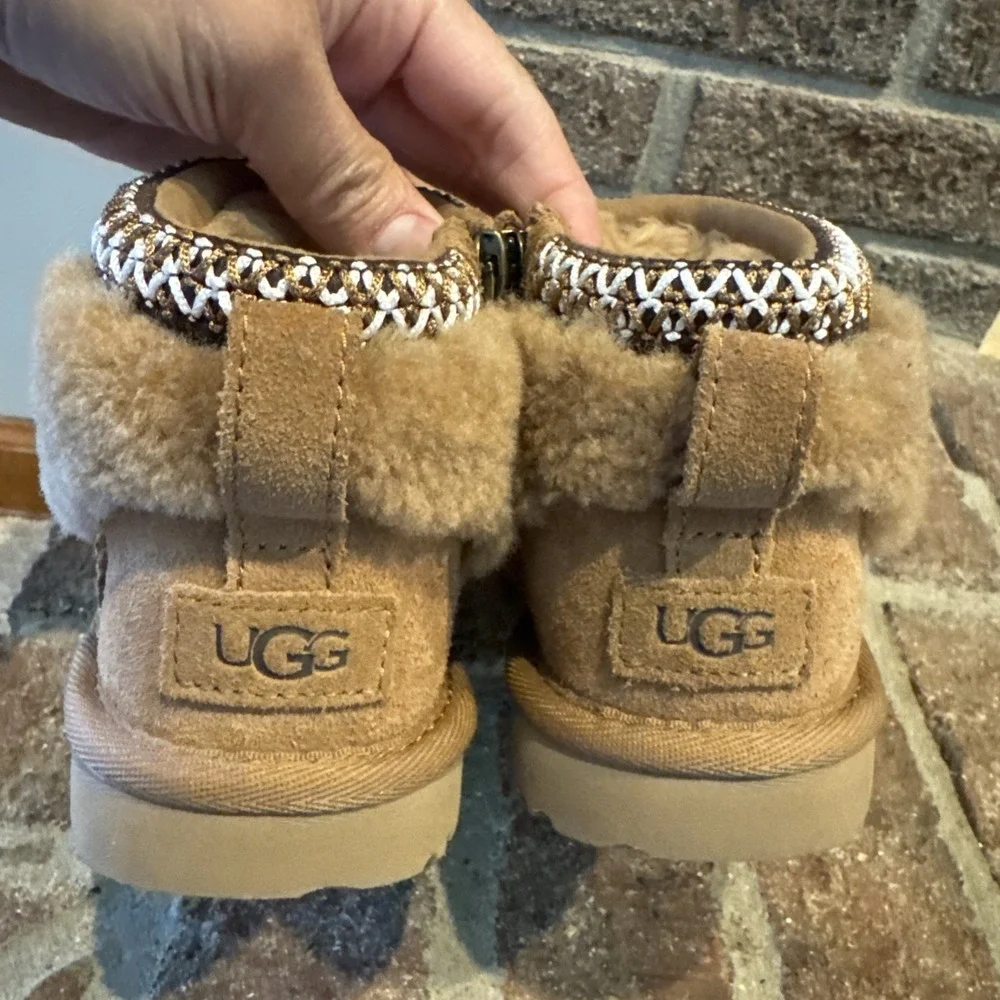 Ugg Classic Ultra Mini Maxi Curly Ankle Boots Toddler Sz 10US‎ 27.5EU #340